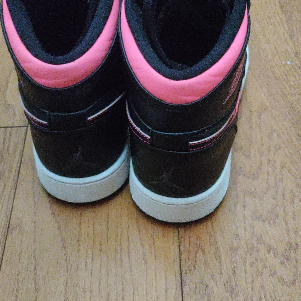 Air Jordan 1 Retro High Sneakers - Black and Pink
